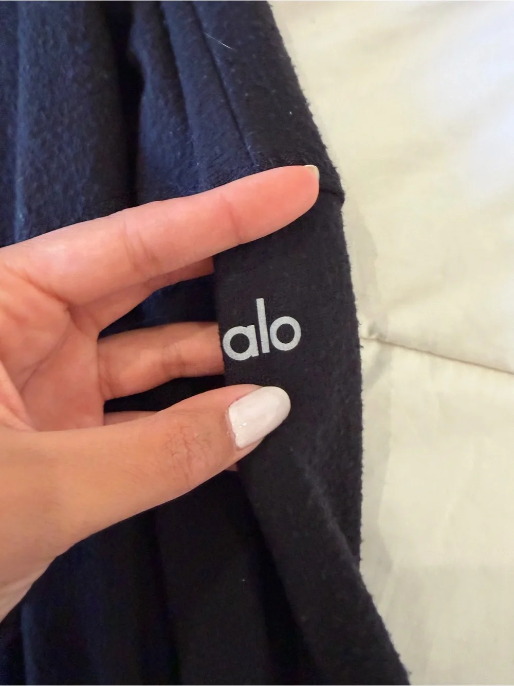 Alo Soho Pullover in black